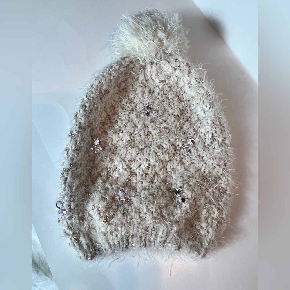 BETSEY JOHNSON SOFT FUZZY BEANIE RHINESTONE ACCENTS ONE SIZE EUC CREAM GOLD